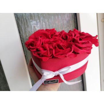 M szív doboz piros rózsával
